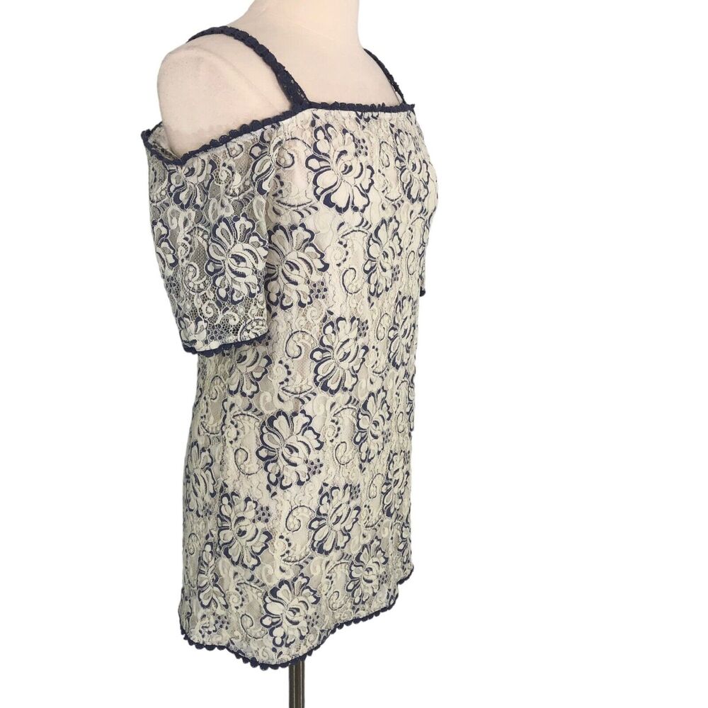 Tunic Blouse Cold Shoulder Short Sleeves Lace Size Medium City Triangles